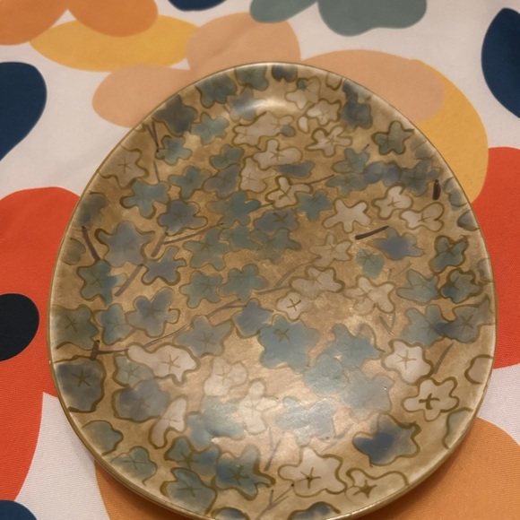 4 Pottery Barn egg shaped plates with gold rims. Beautiful floral designs. 🐣🐣 - Picture 5 of 7